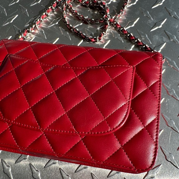 Chanel Classic Lambskin Quilted Wallet On Chain in Red - Picture 6 of 9